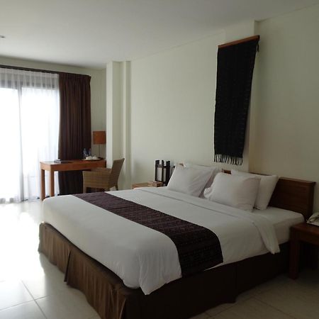 Luwansa Beach Hotel Labuan Bajo Exterior photo