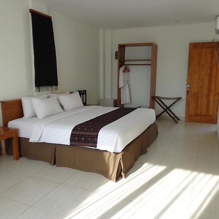 Luwansa Beach Hotel Labuan Bajo Exterior photo