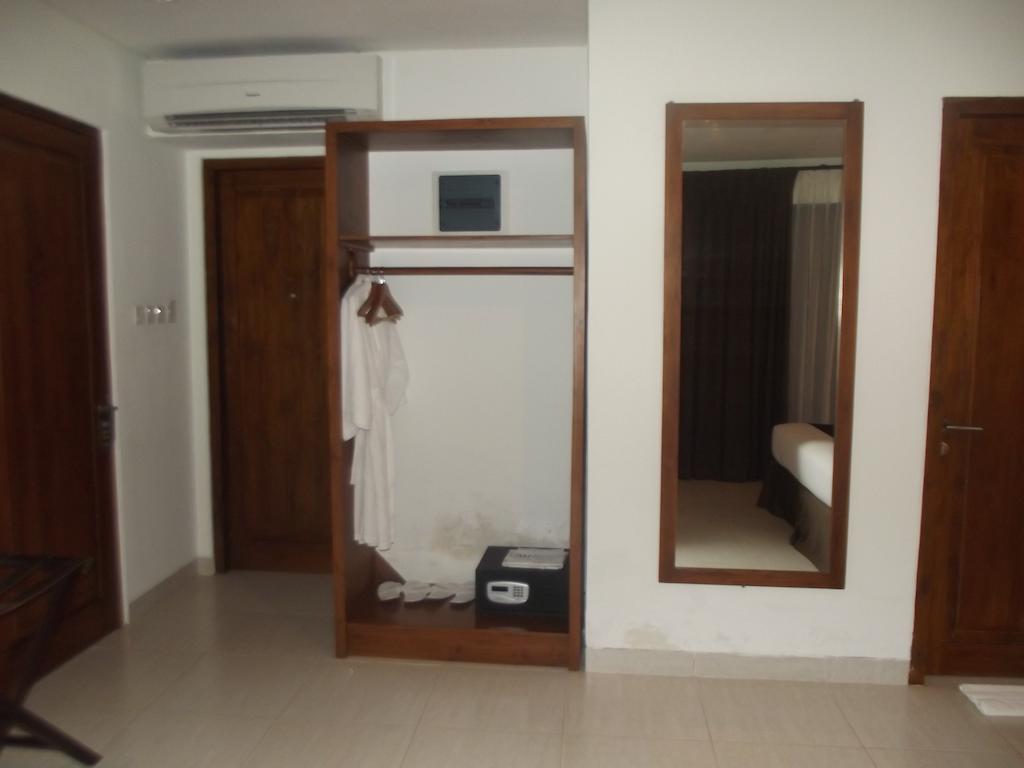 Luwansa Beach Hotel Labuan Bajo Exterior photo