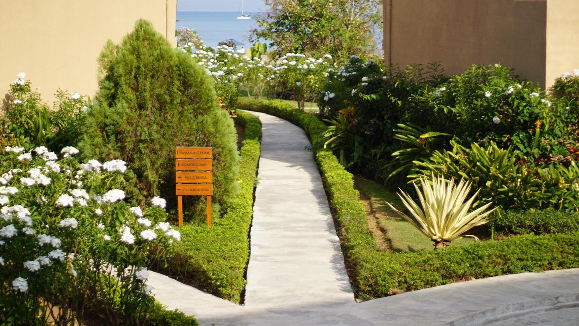 Luwansa Beach Hotel Labuan Bajo Exterior photo