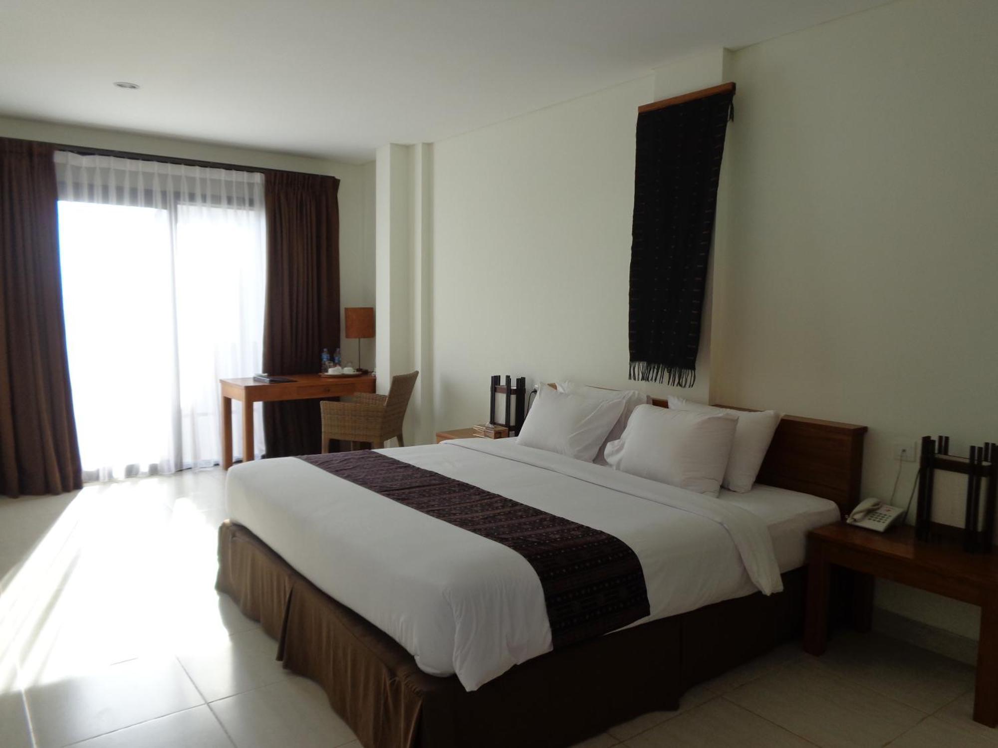 Luwansa Beach Hotel Labuan Bajo Exterior photo